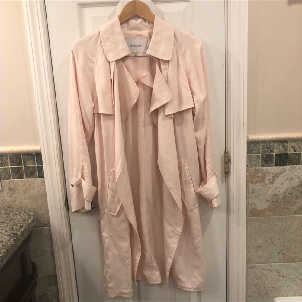 Aritzia Babaton Classic trench coat size Xs.